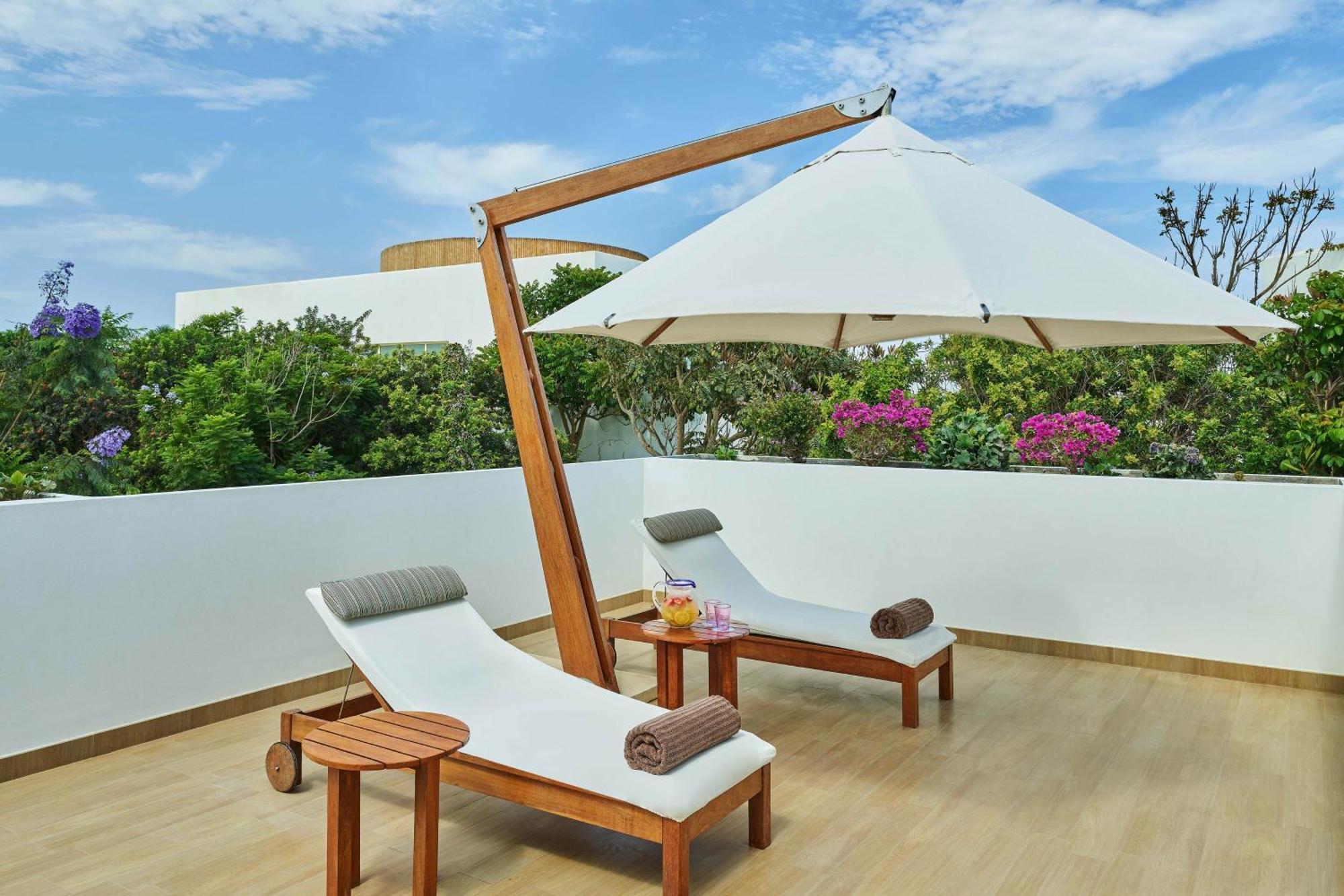 Hotel Paracas, A Luxury Collection Resort, Paracas Exterior foto A cantilever umbrella
